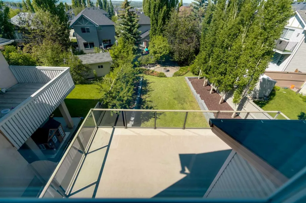 9 Cresthaven Way SW Calgary AB T3B5X8