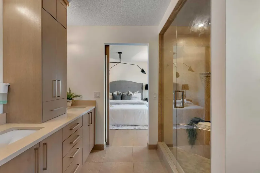 9 Cresthaven Way SW Calgary AB T3B5X8