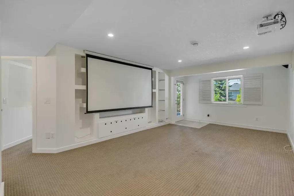 9 Cresthaven Way SW Calgary AB T3B5X8