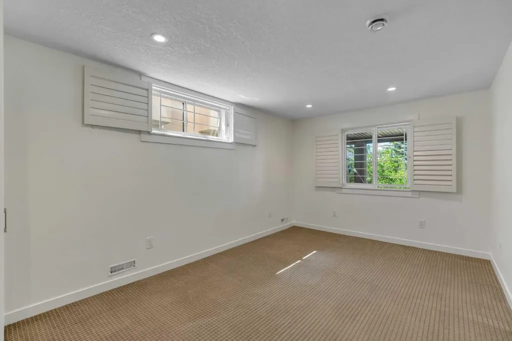9 Cresthaven Way SW Calgary AB T3B5X8