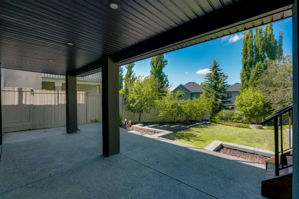 9 Cresthaven Way SW Calgary AB T3B5X8