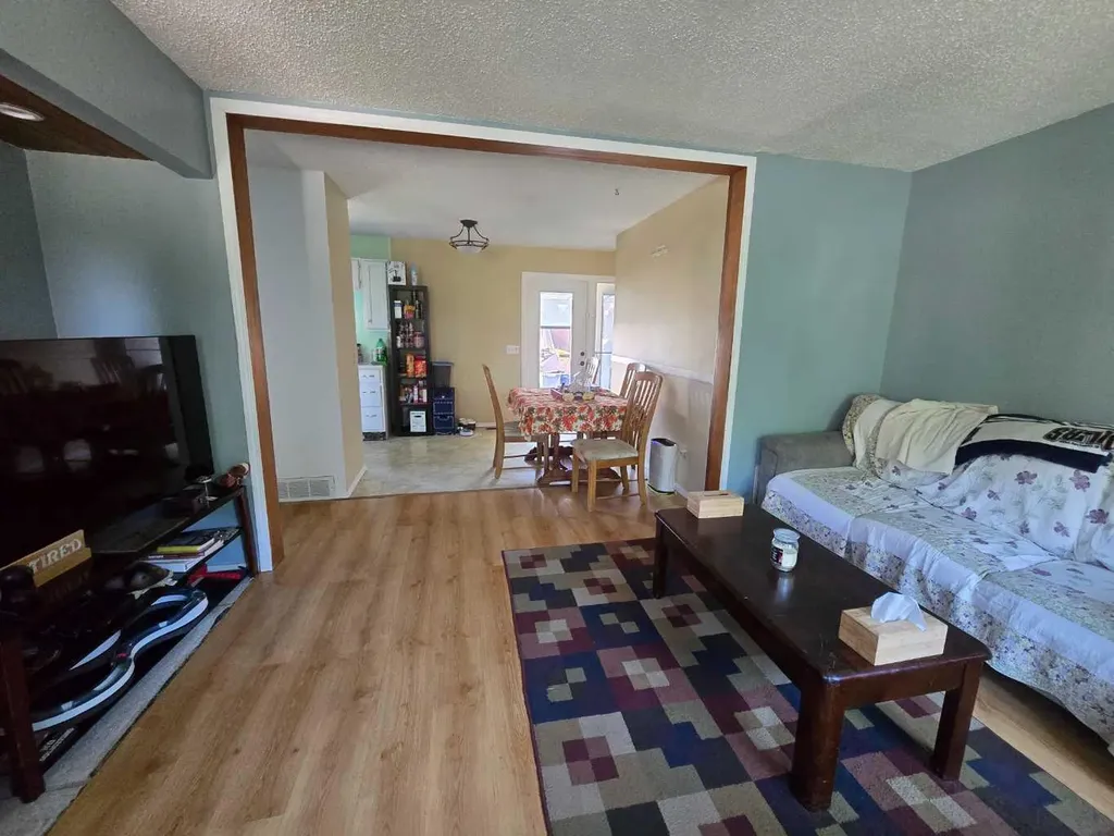 1121 56 Street Edson AB T7E1H9