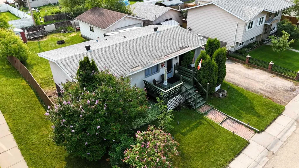 1121 56 Street Edson AB T7E1H9