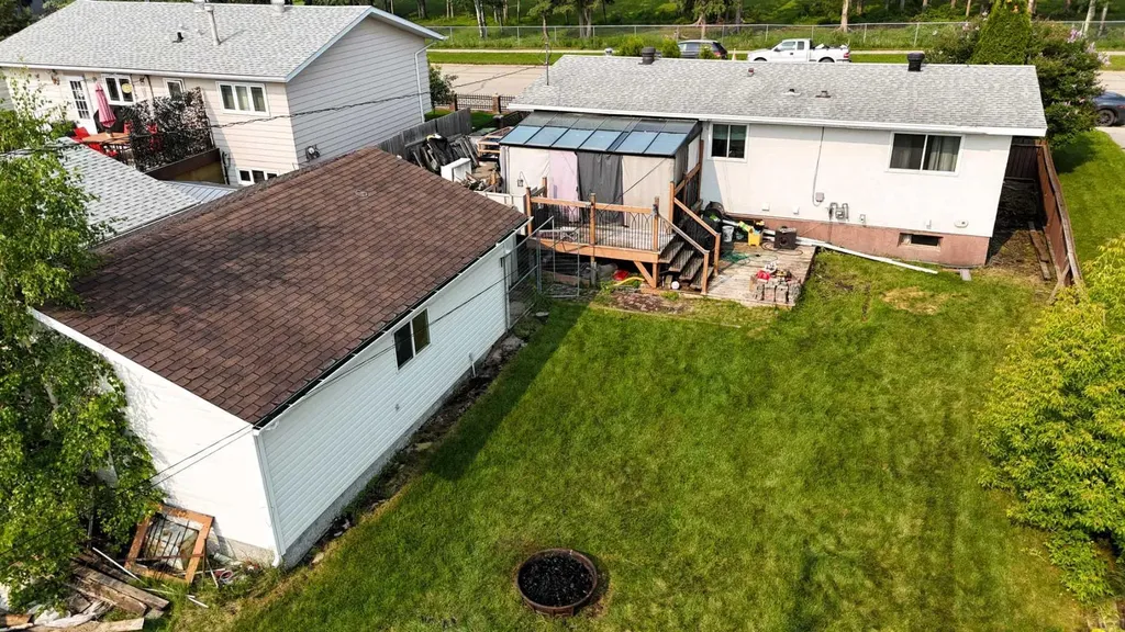 1121 56 Street Edson AB T7E1H9