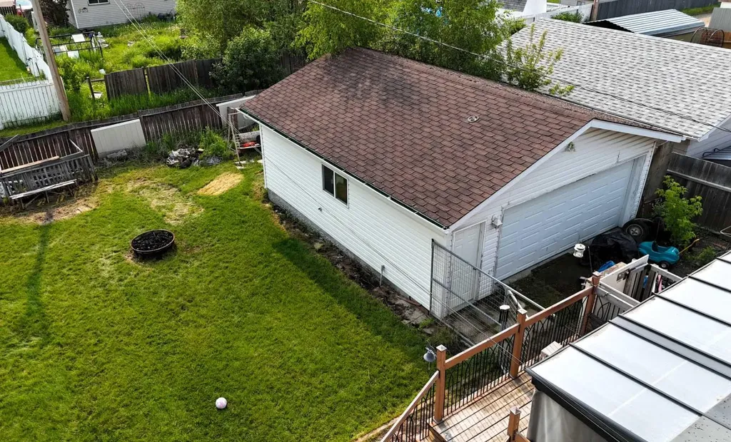 1121 56 Street Edson AB T7E1H9