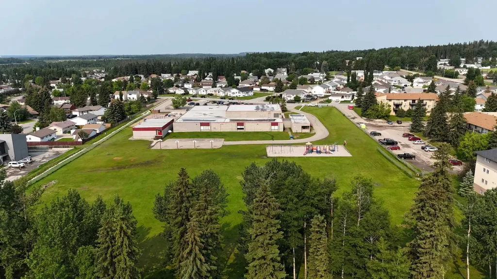 1121 56 Street Edson AB T7E1H9