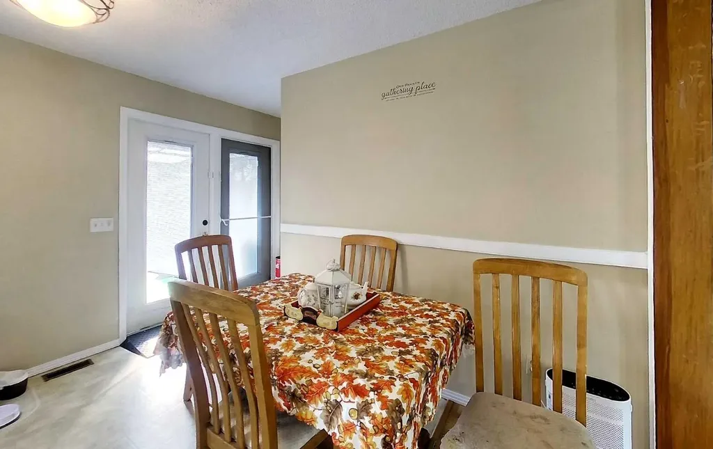1121 56 Street Edson AB T7E1H9