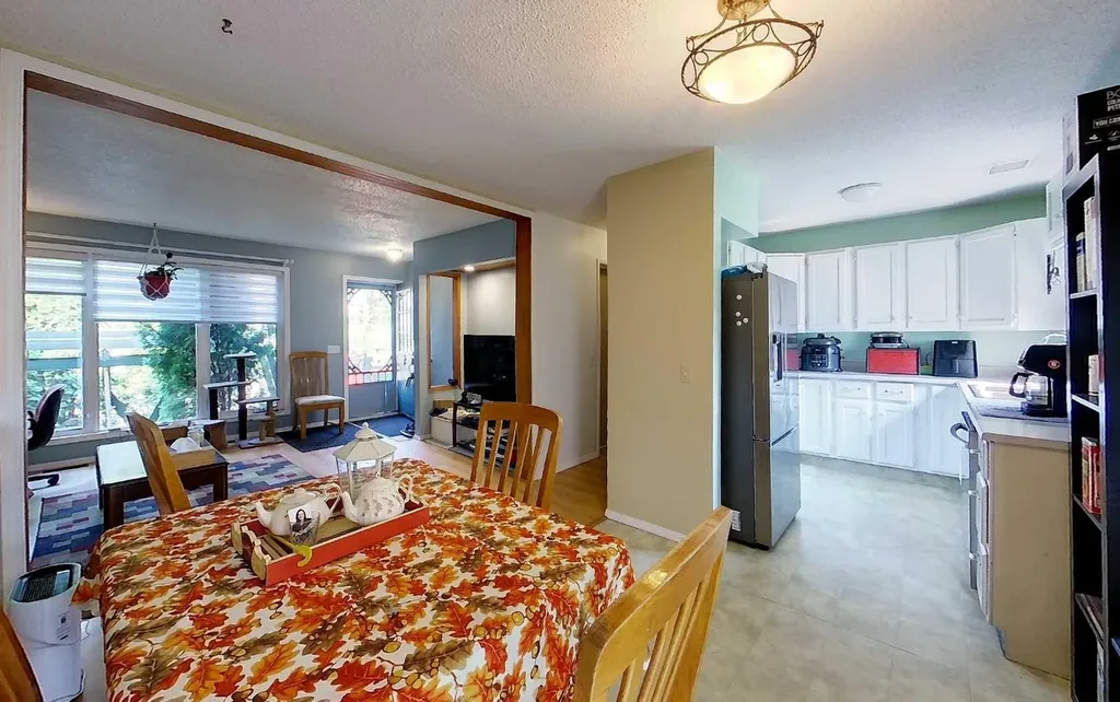 1121 56 Street Edson AB T7E1H9
