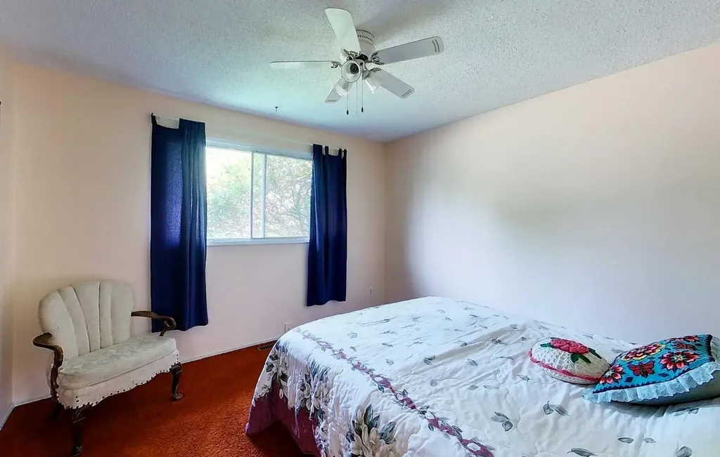 1121 56 Street Edson AB T7E1H9