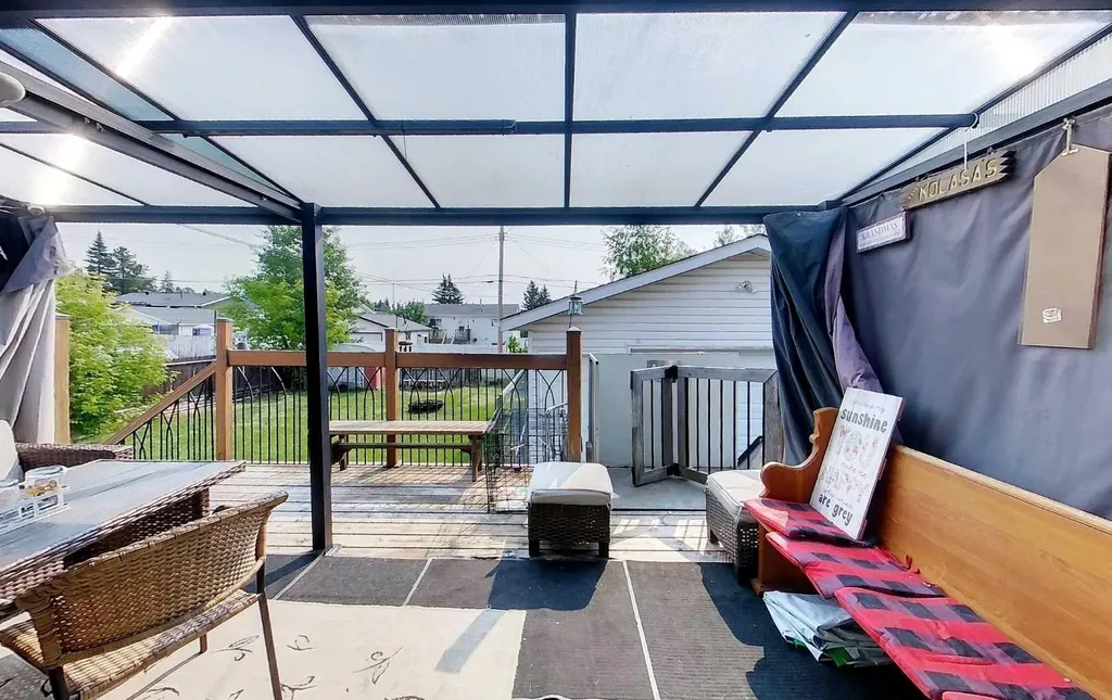 1121 56 Street Edson AB T7E1H9