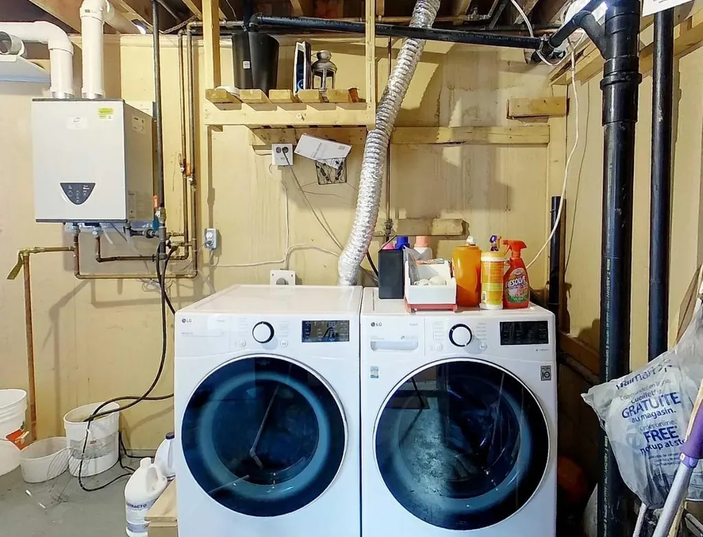 1121 56 Street Edson AB T7E1H9