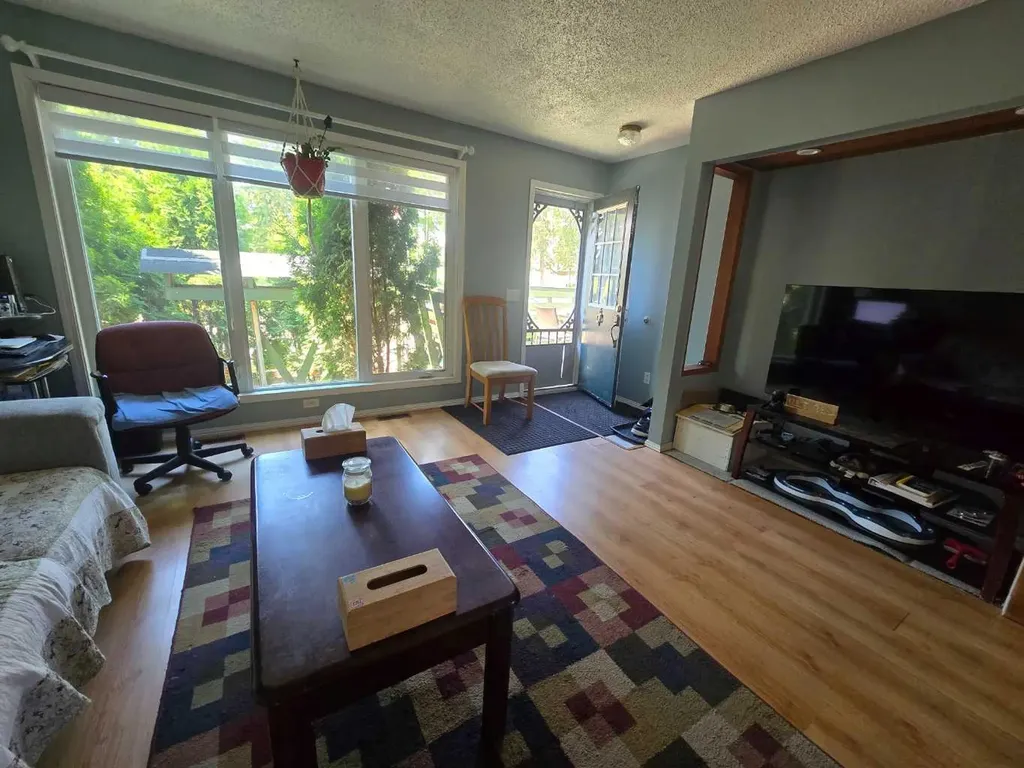 1121 56 Street Edson AB T7E1H9