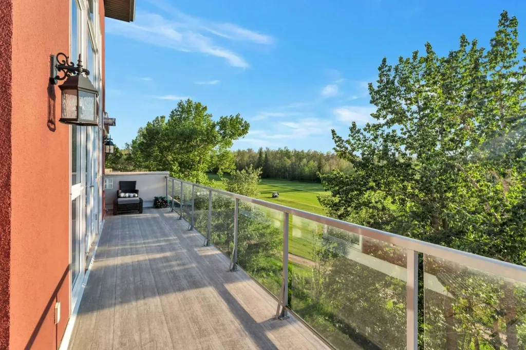 5040 53 Street Sylvan Lake AB T4S 1A0