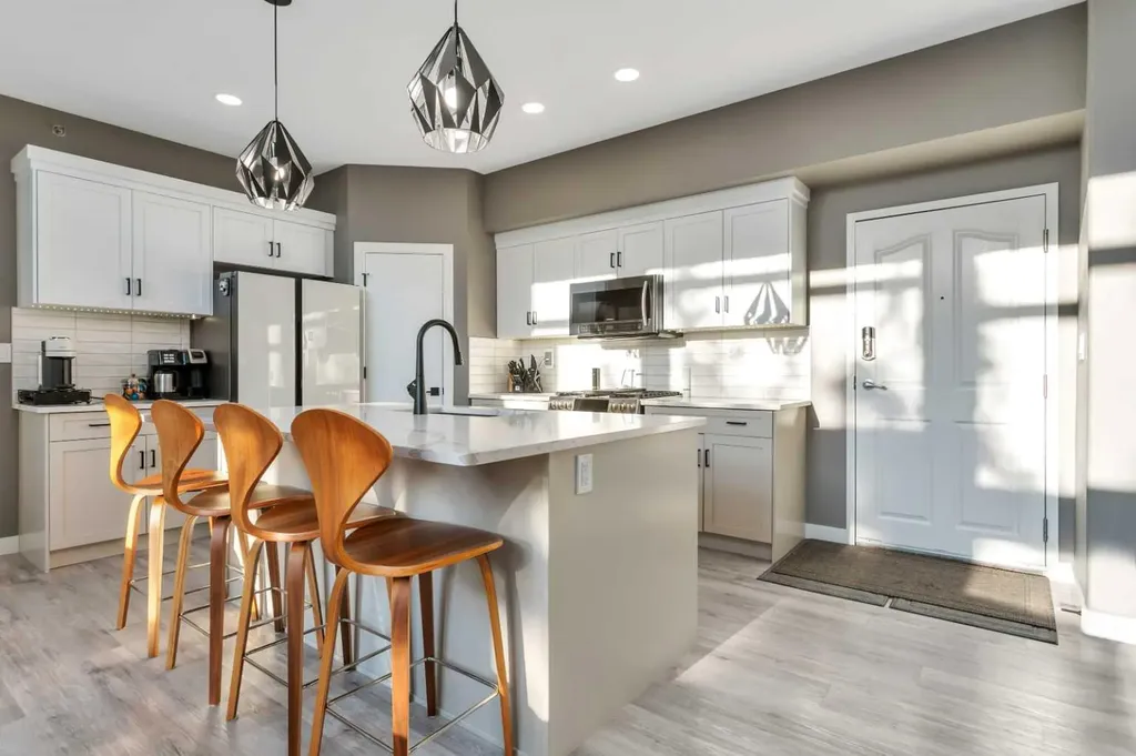 5040 53 Street Sylvan Lake AB T4S 1A0
