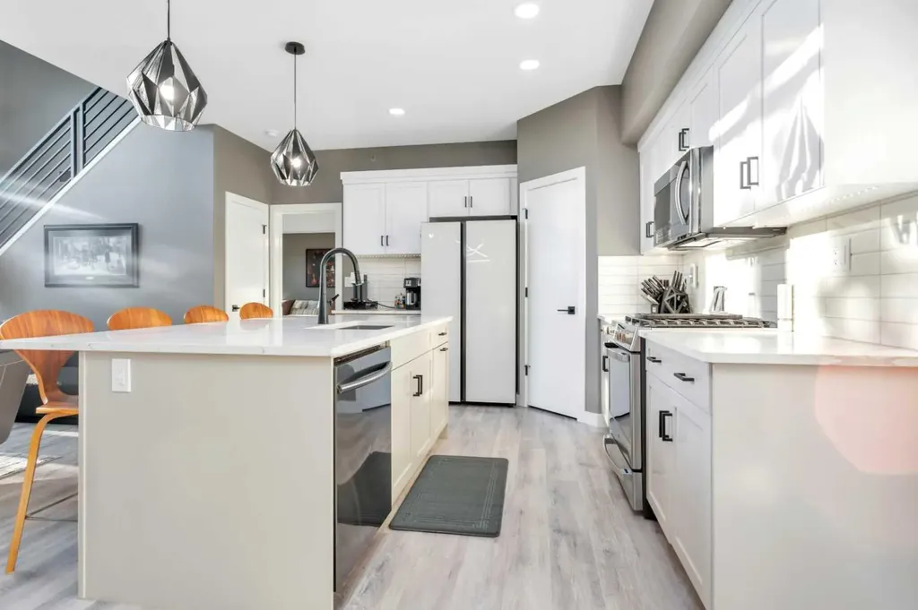 5040 53 Street Sylvan Lake AB T4S 1A0