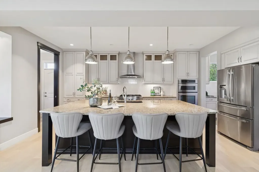 2927 7 Avenue NW Calgary AB T2N 1B3