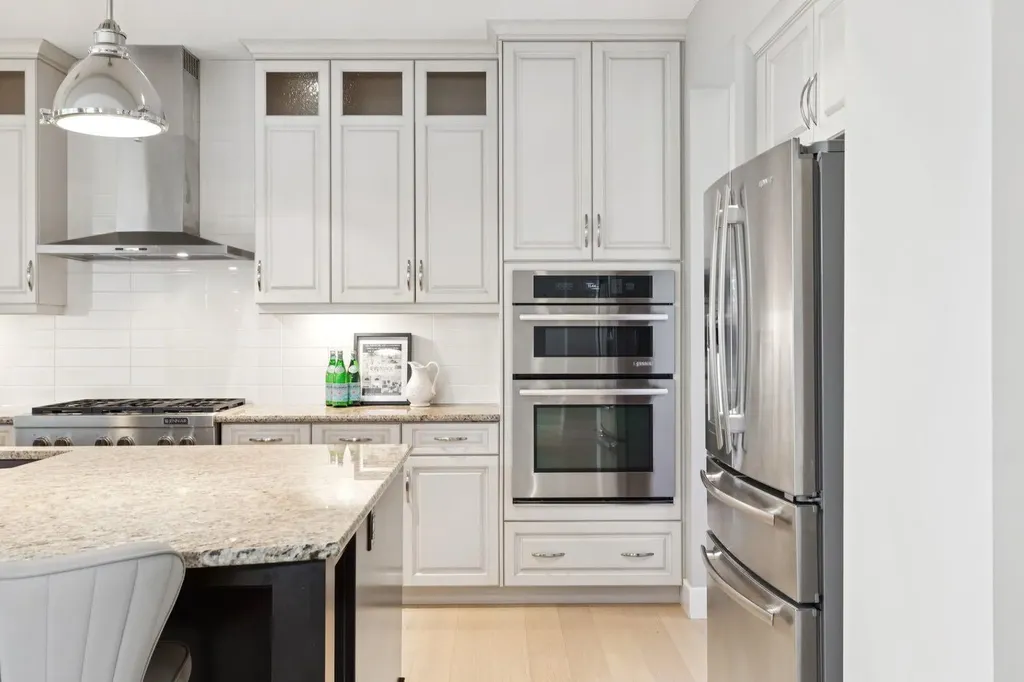 2927 7 Avenue NW Calgary AB T2N 1B3