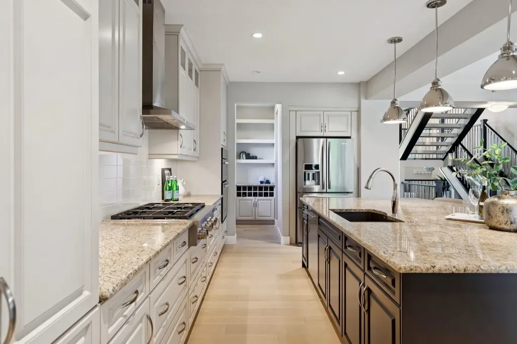 2927 7 Avenue NW Calgary AB T2N 1B3