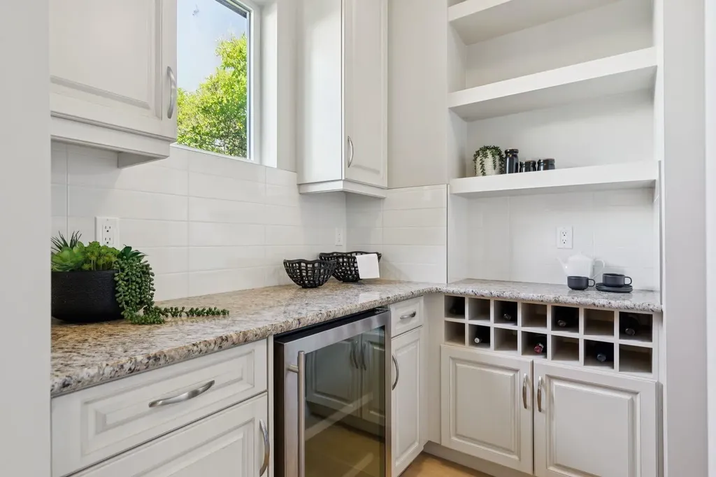 2927 7 Avenue NW Calgary AB T2N 1B3