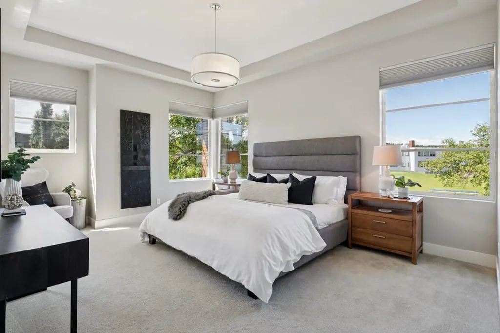 2927 7 Avenue NW Calgary AB T2N 1B3