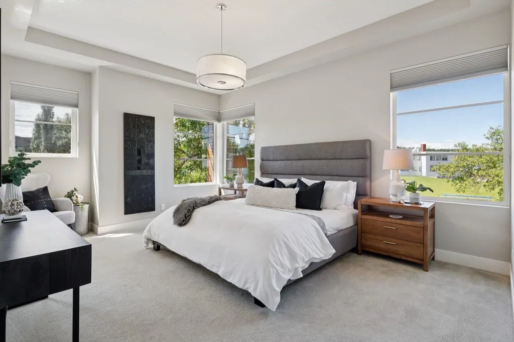 2927 7 Avenue NW Calgary AB T2N 1B3