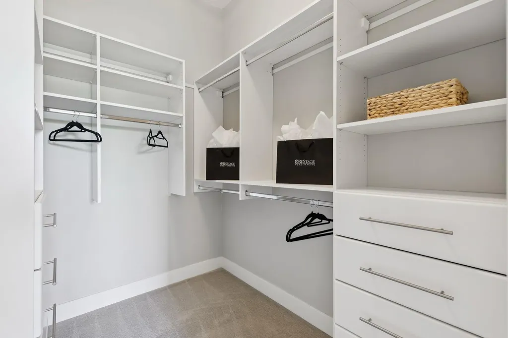 2927 7 Avenue NW Calgary AB T2N 1B3