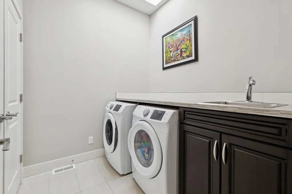 2927 7 Avenue NW Calgary AB T2N 1B3