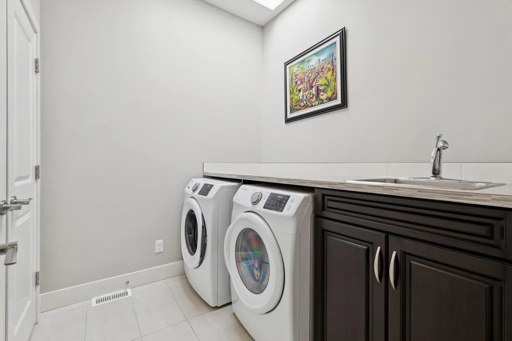 2927 7 Avenue NW Calgary AB T2N 1B3