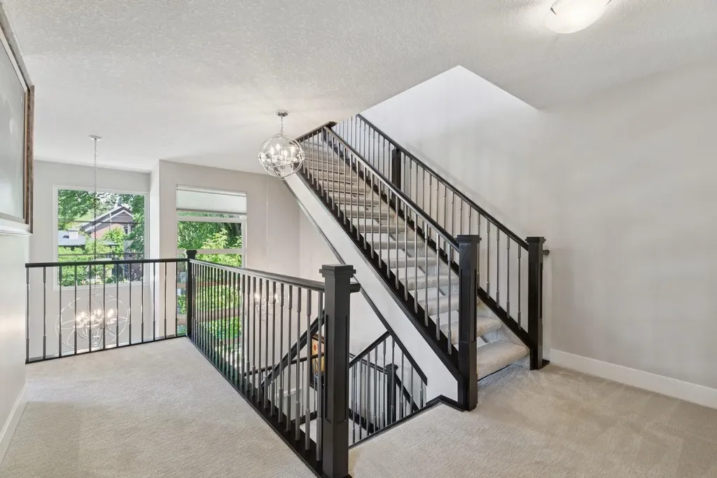 2927 7 Avenue NW Calgary AB T2N 1B3