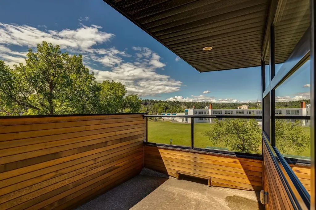 2927 7 Avenue NW Calgary AB T2N 1B3