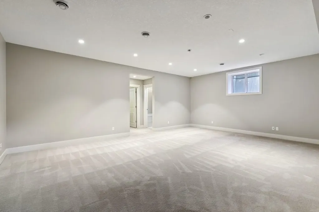 2927 7 Avenue NW Calgary AB T2N 1B3
