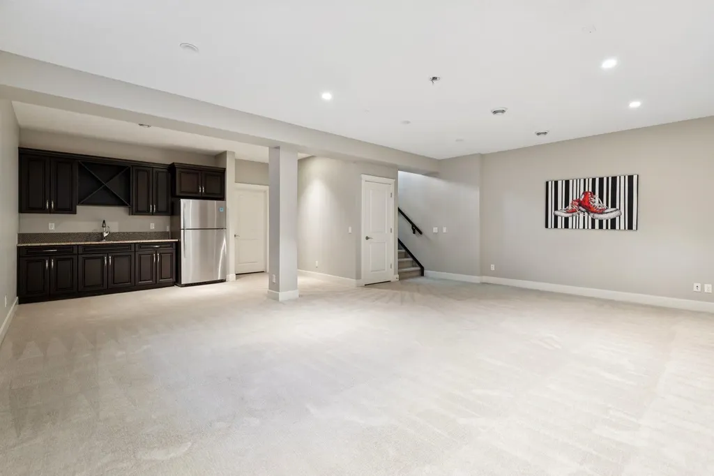 2927 7 Avenue NW Calgary AB T2N 1B3