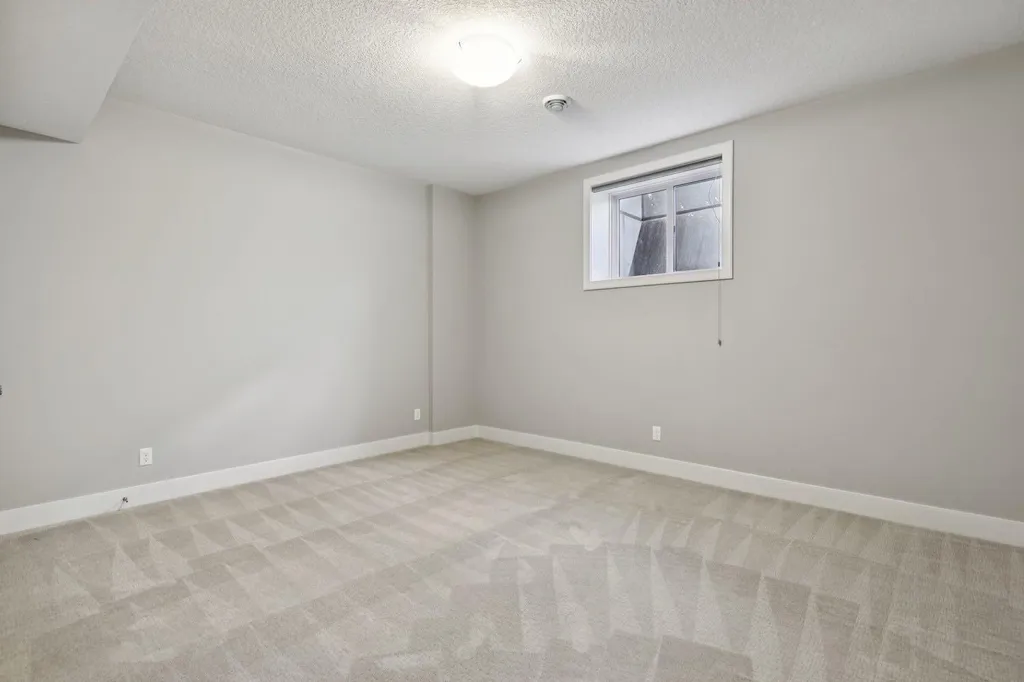 2927 7 Avenue NW Calgary AB T2N 1B3