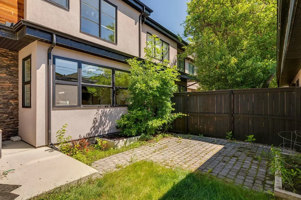 2927 7 Avenue NW Calgary AB T2N 1B3