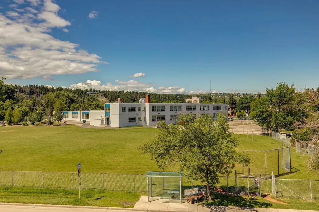2927 7 Avenue NW Calgary AB T2N 1B3