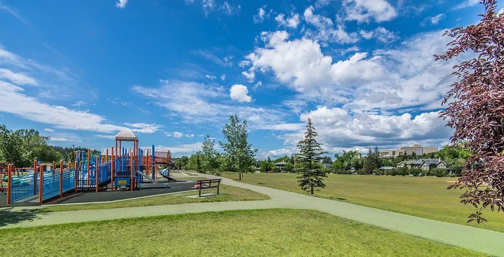 2927 7 Avenue NW Calgary AB T2N 1B3