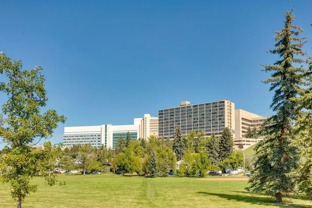 2927 7 Avenue NW Calgary AB T2N 1B3