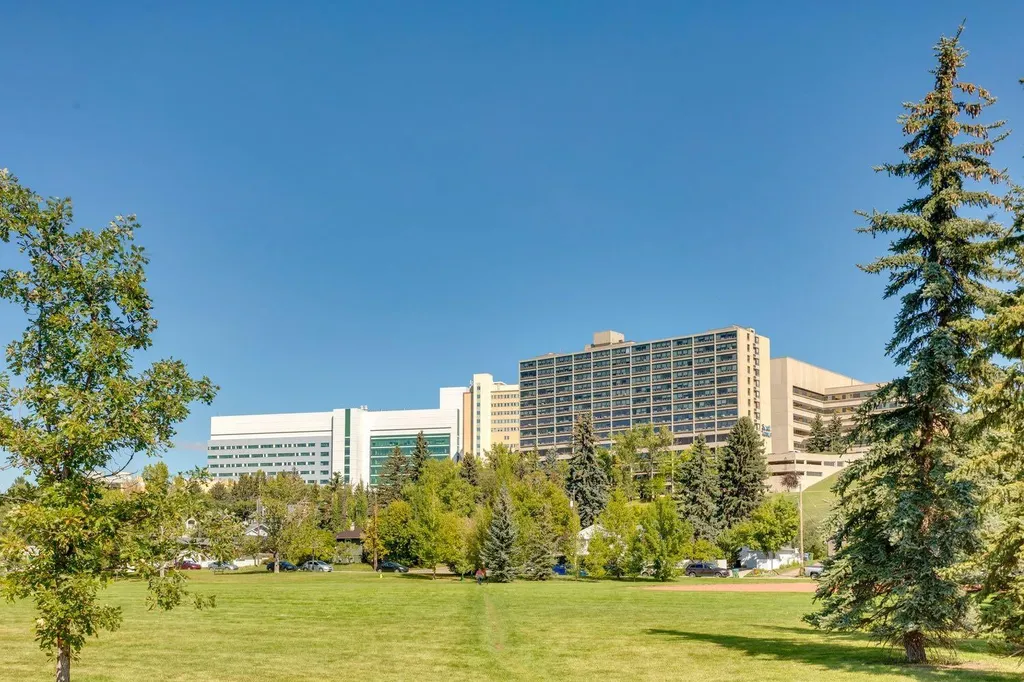 2927 7 Avenue NW Calgary AB T2N 1B3