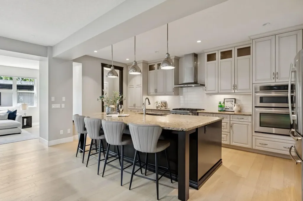2927 7 Avenue NW Calgary AB T2N 1B3