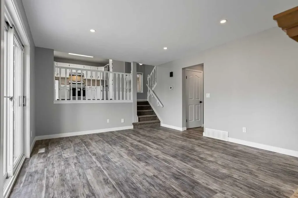 266 Shawnessy Drive SW Calgary AB T2Y 1M5
