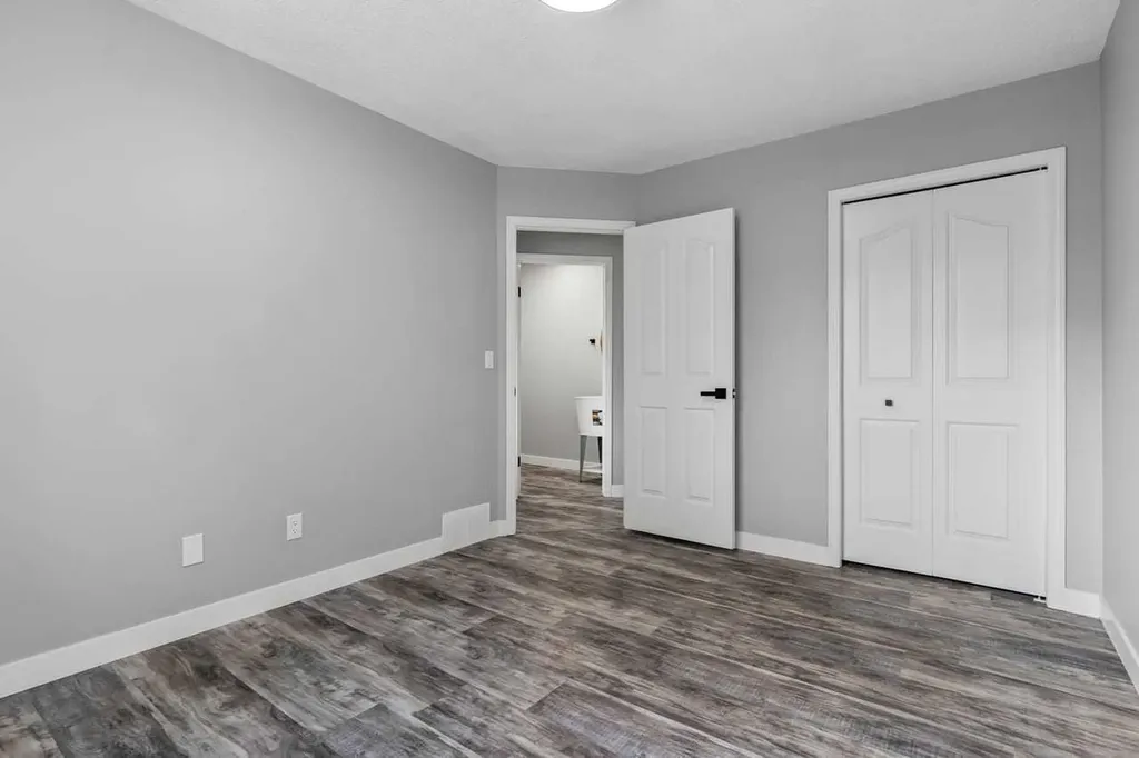 266 Shawnessy Drive SW Calgary AB T2Y 1M5