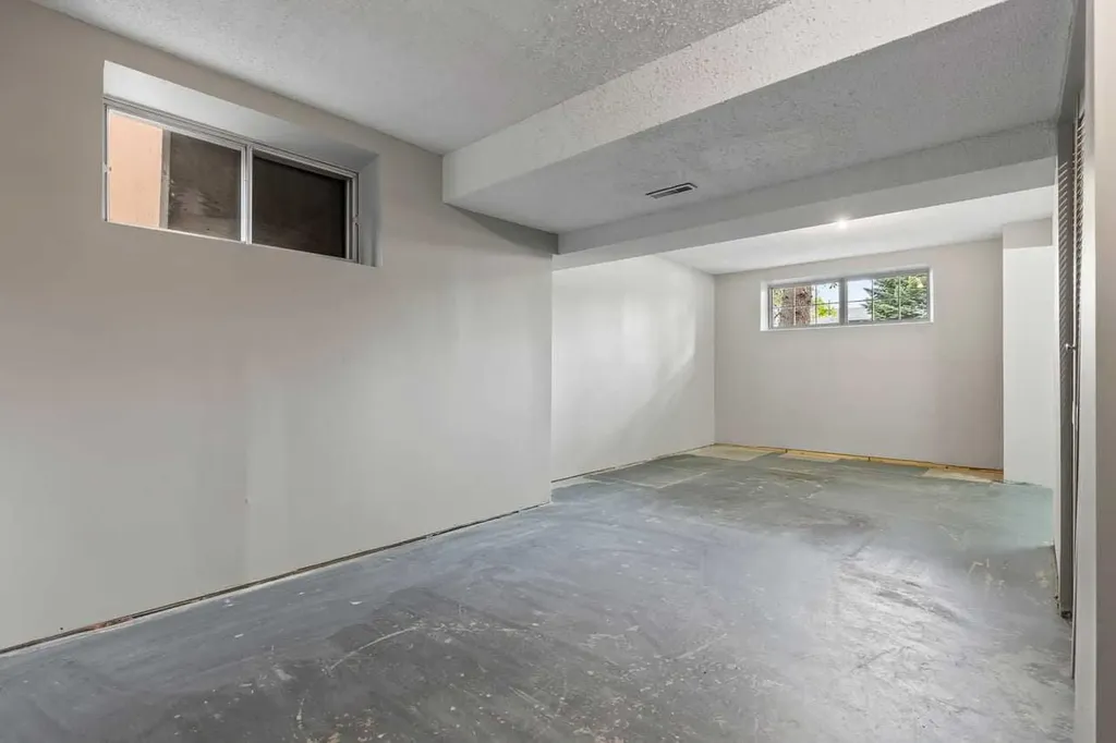 266 Shawnessy Drive SW Calgary AB T2Y 1M5