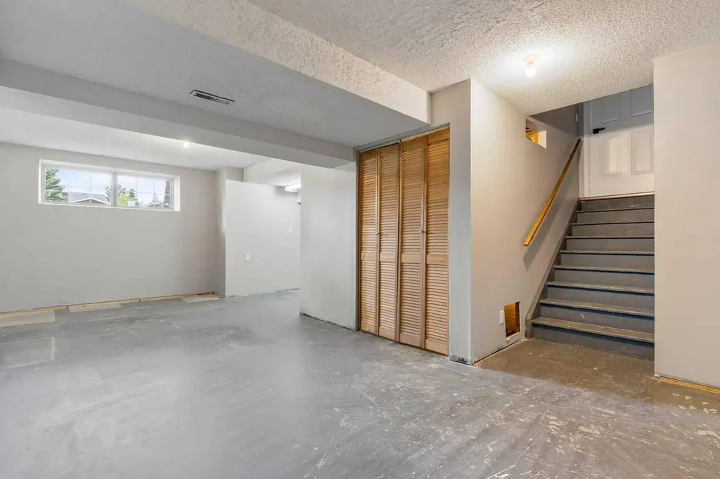266 Shawnessy Drive SW Calgary AB T2Y 1M5