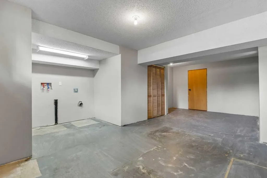 266 Shawnessy Drive SW Calgary AB T2Y 1M5