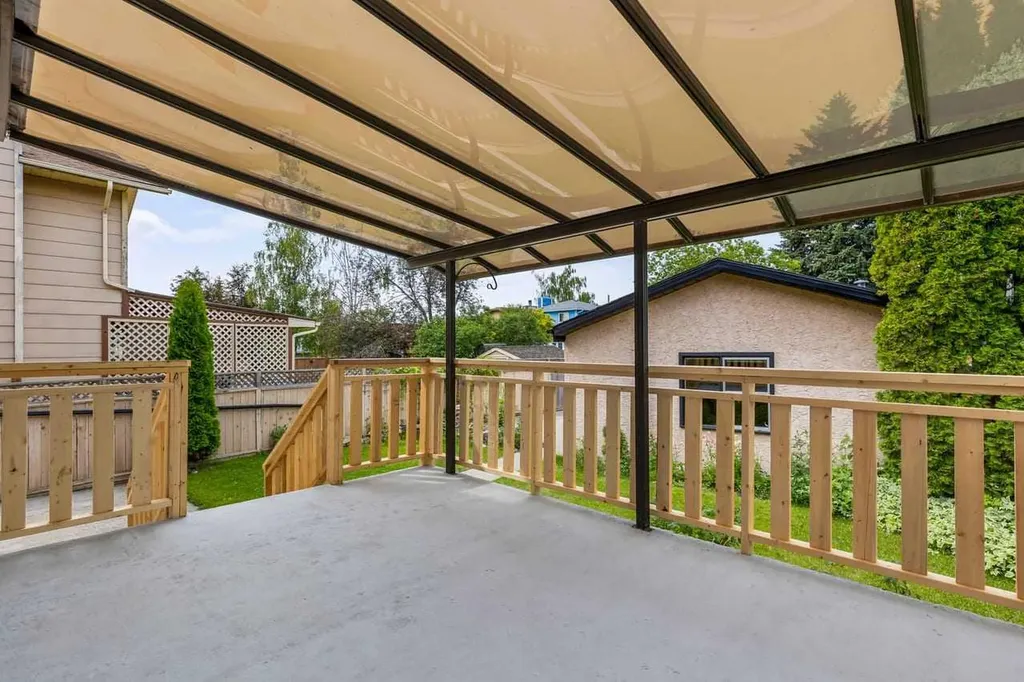 266 Shawnessy Drive SW Calgary AB T2Y 1M5