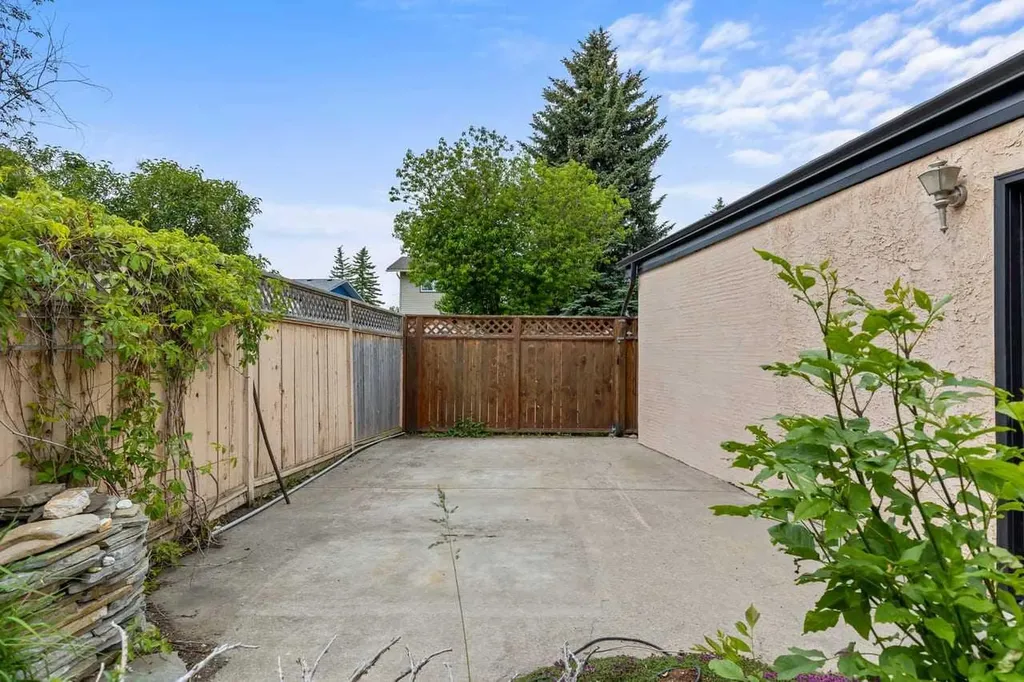 266 Shawnessy Drive SW Calgary AB T2Y 1M5