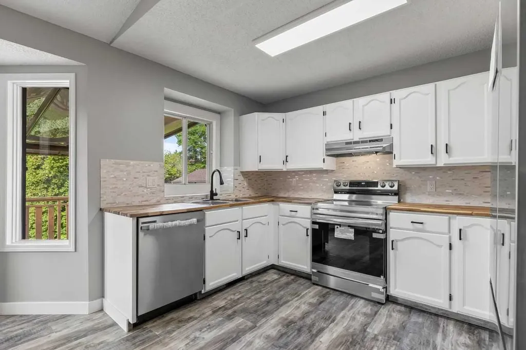266 Shawnessy Drive SW Calgary AB T2Y 1M5