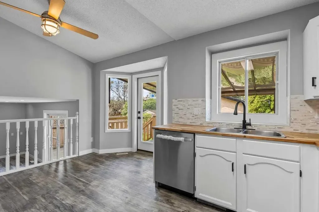 266 Shawnessy Drive SW Calgary AB T2Y 1M5