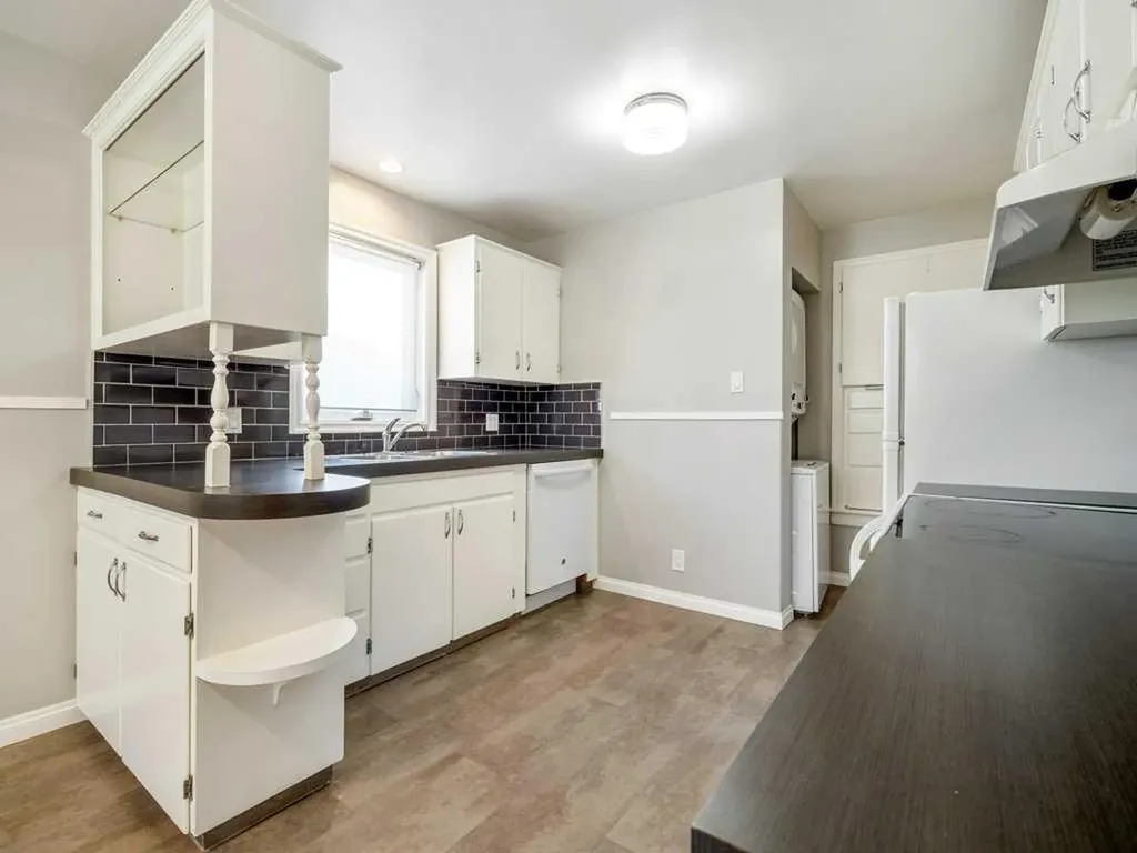 1726 13 Avenue S Lethbridge AB T1K 0R9