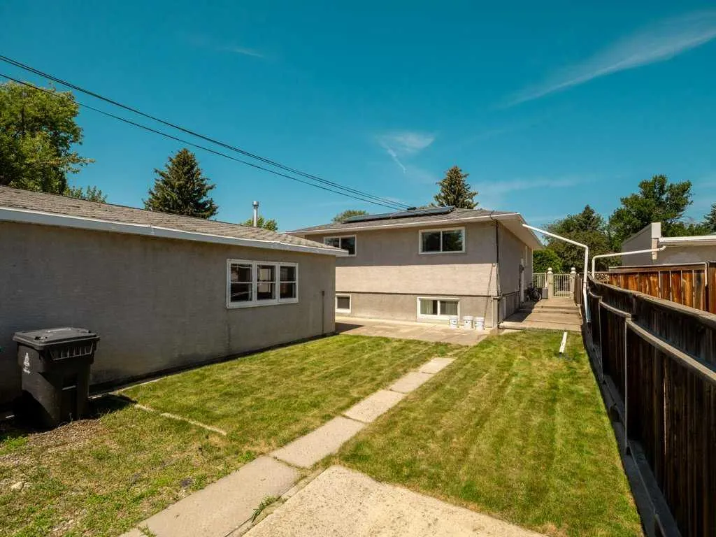 1726 13 Avenue S Lethbridge AB T1K 0R9